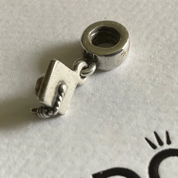 Pandora Graduation hat - Picture 1 of 3